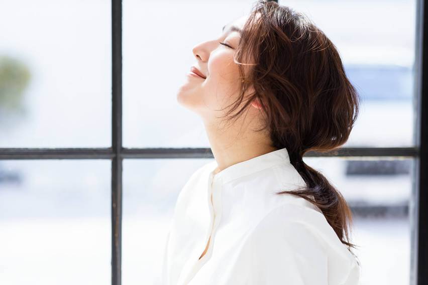 横顔がブサイクに見える原因とは？特徴・セルフチェック・改善方法を分かりやすく解説