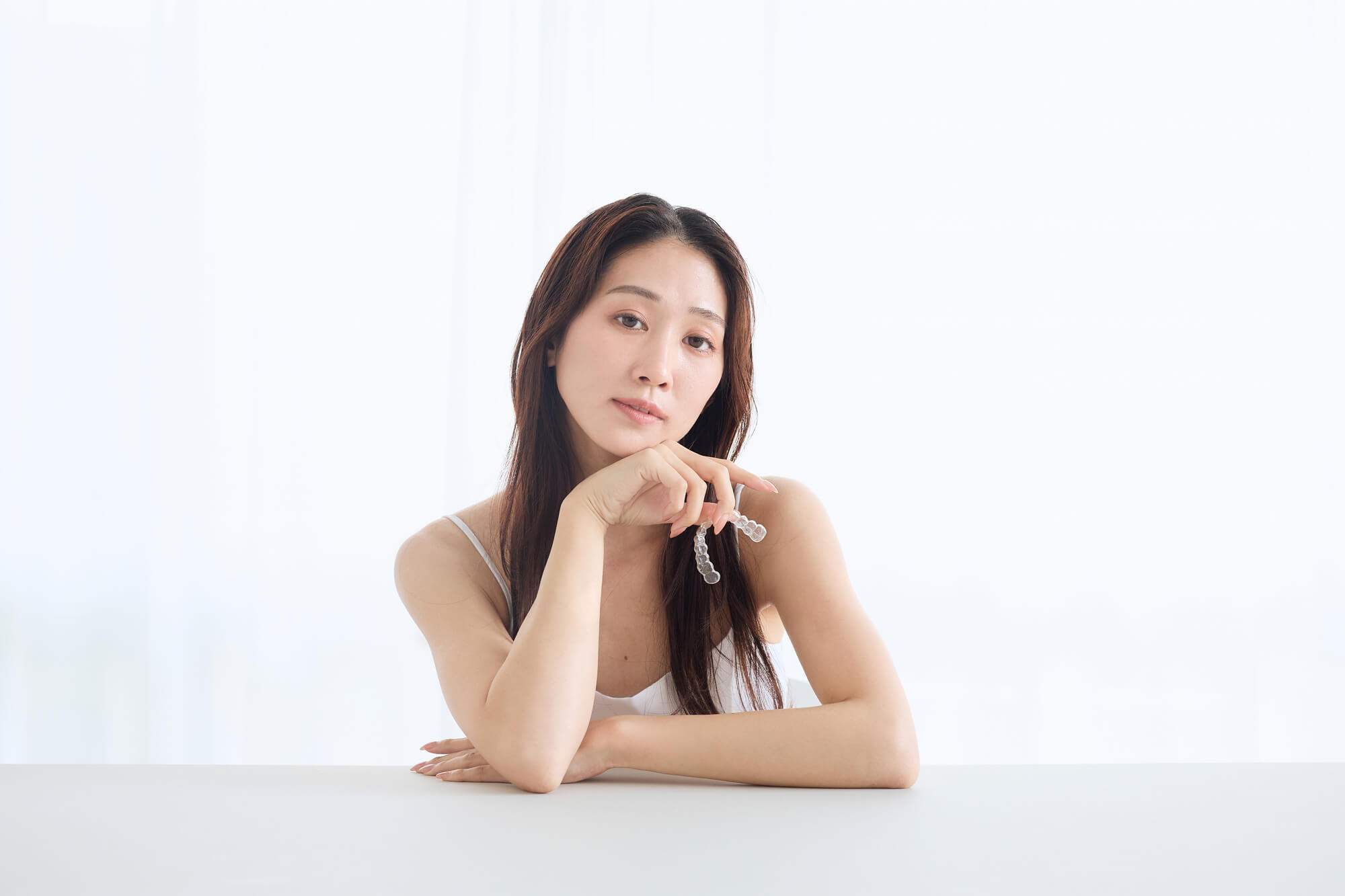 「インビザラインやらなきゃよかった…」と後悔する人も？デメリットやリスクを幅広く解説